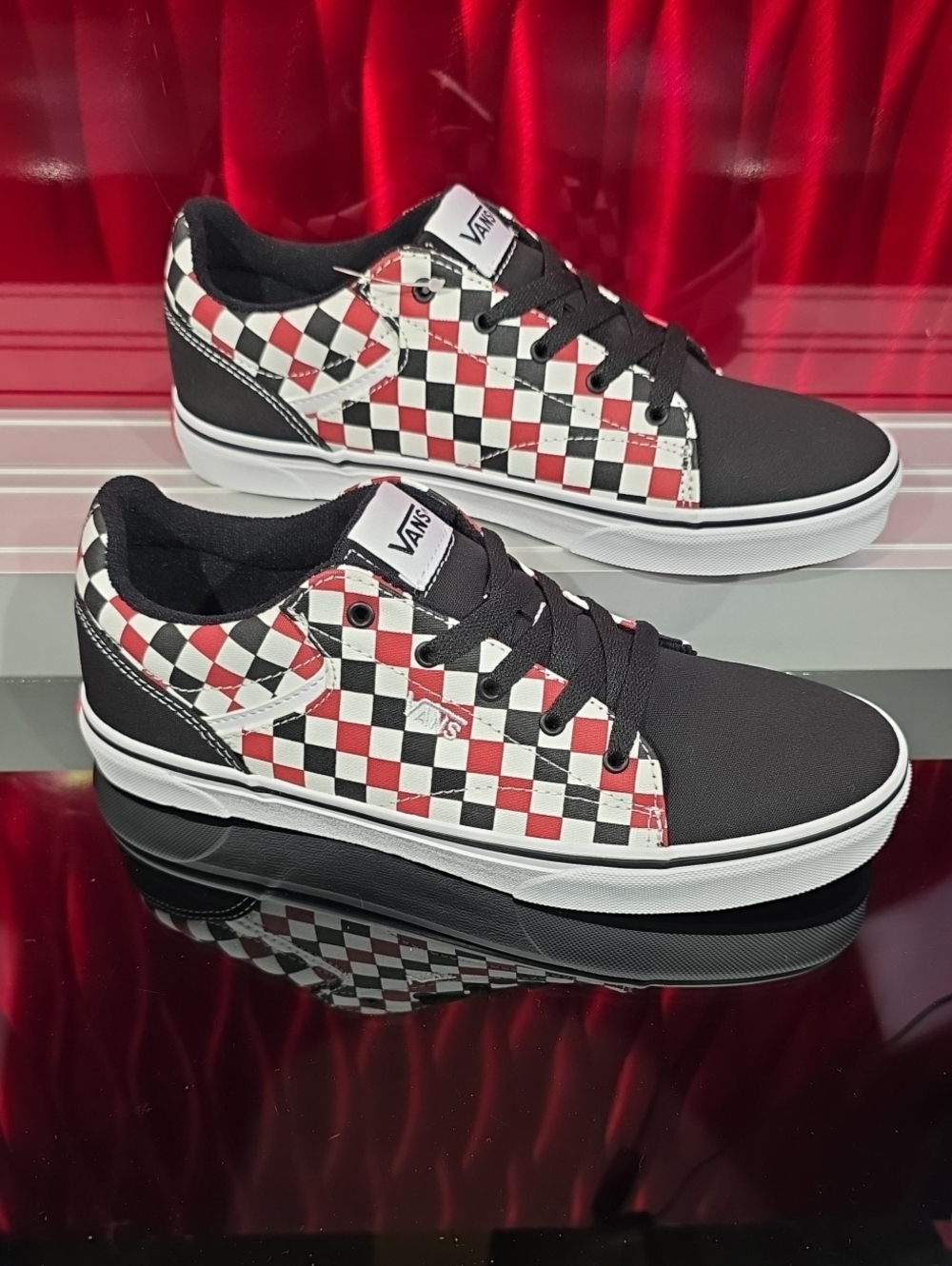 Vans Seldan Checkerboard Chili Pepper Red Black White Men Size 7 Women Size 8.5
